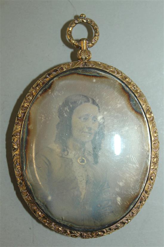 An oval Victorian daguerreotype mourning pendant, overall 3.25in. including hanging loop